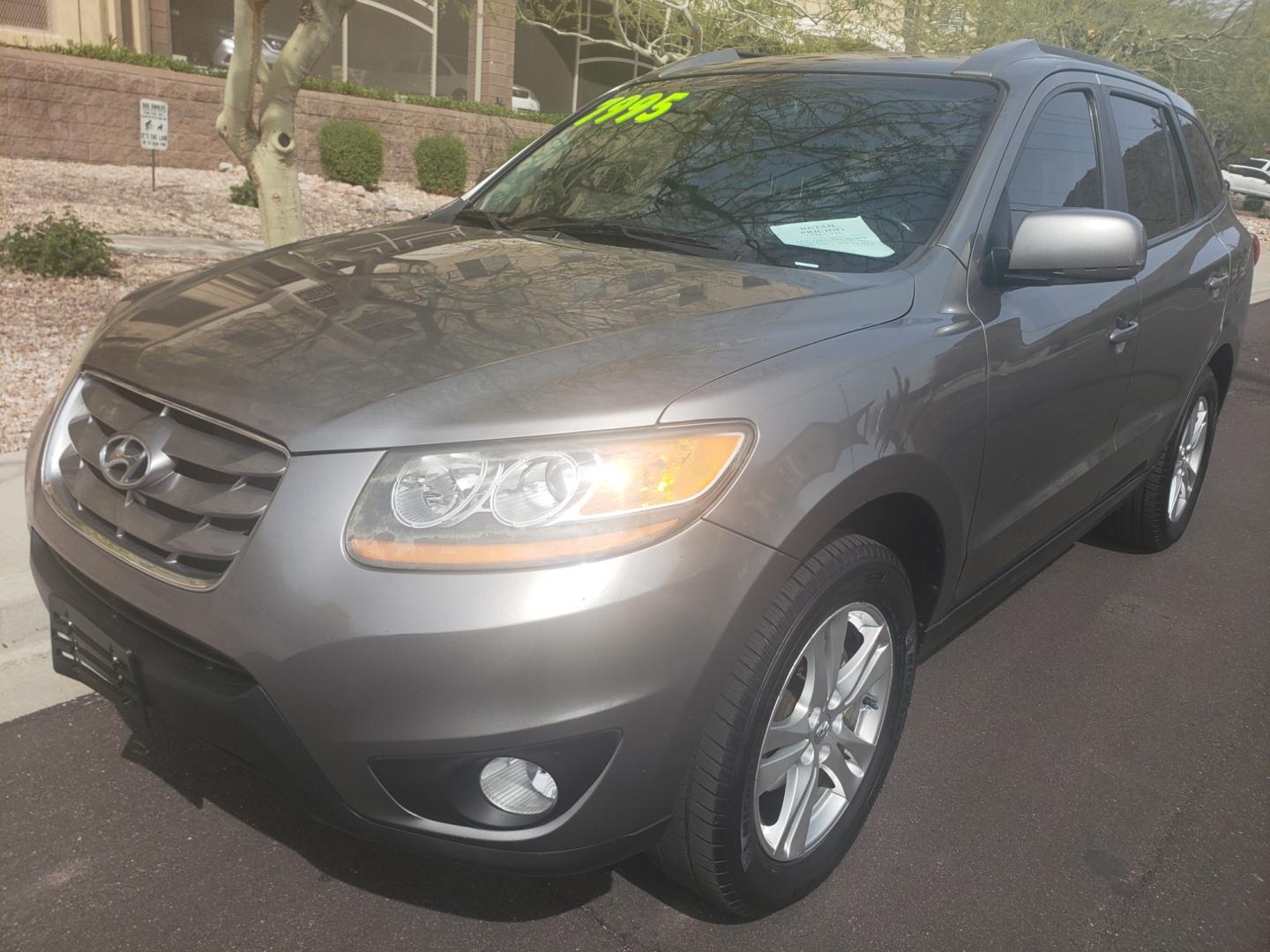 2011 gray /gray Hyundai Santa Fe SE (5XYZH4AG2BG) with an 3.5L V6 DOHC 24V engine, 6-Speed Automatic transmission, located at 323 E Dunlap Ave., Phoenix, AZ, 85020, (602) 331-9000, 33.567677, -112.069000 - 2011 Hyundai Santa Fe SE,......A Must See!! No accidents, Ice cold AC. The car is gorgeous inside and out. Power windows, Power door locks, Stereo/cd/mp3 Player, Phone sync, Bluetooth, Satellite compatible, Beautiful gray interior with gray leather seats in near perfect condition, Incredible gas mil - Photo#0